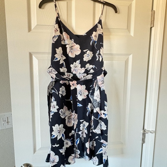 Banana Republic Navy Dress with White Floral Design SZ 2 - Picture 6 of 9